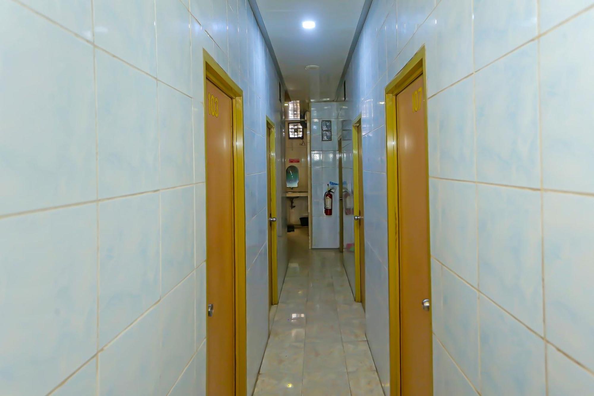 Oyo 92677 Hotel Bintaro South Tangerang Exterior foto