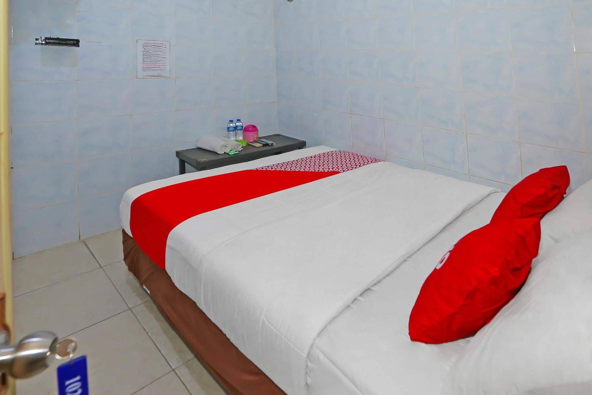 Oyo 92677 Hotel Bintaro South Tangerang Exterior foto