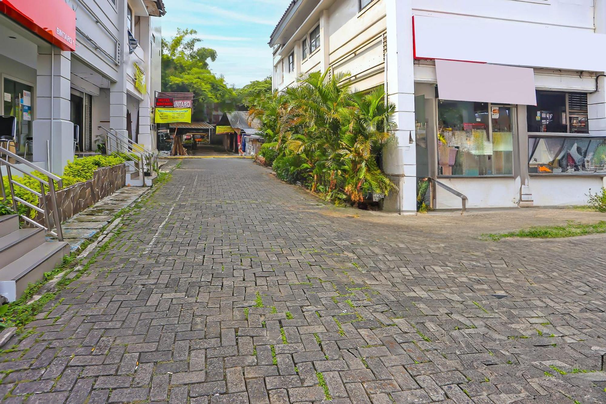 Oyo 92677 Hotel Bintaro South Tangerang Exterior foto