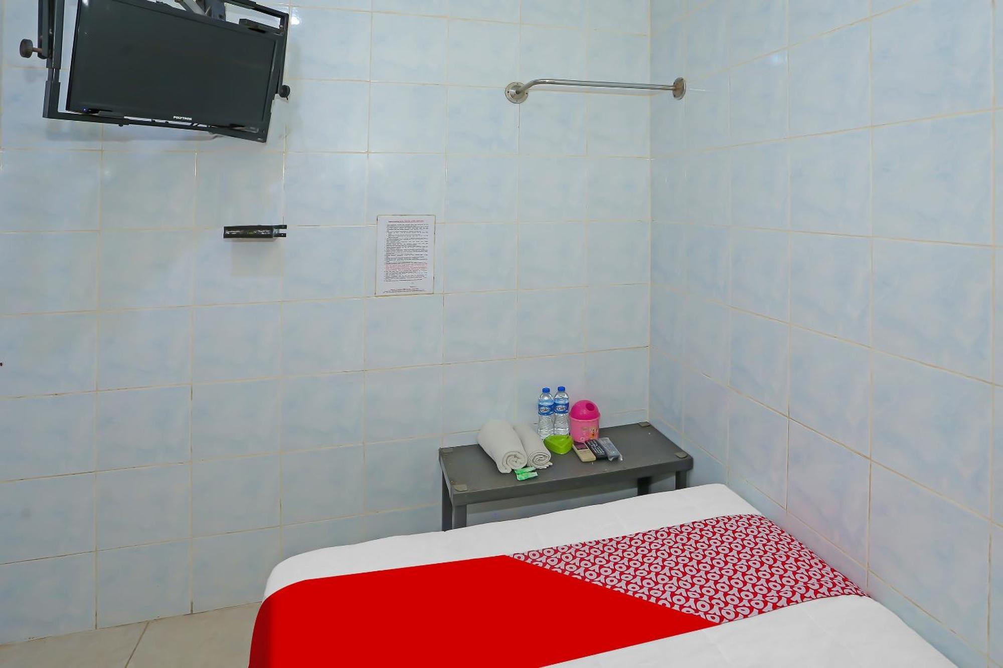 Oyo 92677 Hotel Bintaro South Tangerang Exterior foto